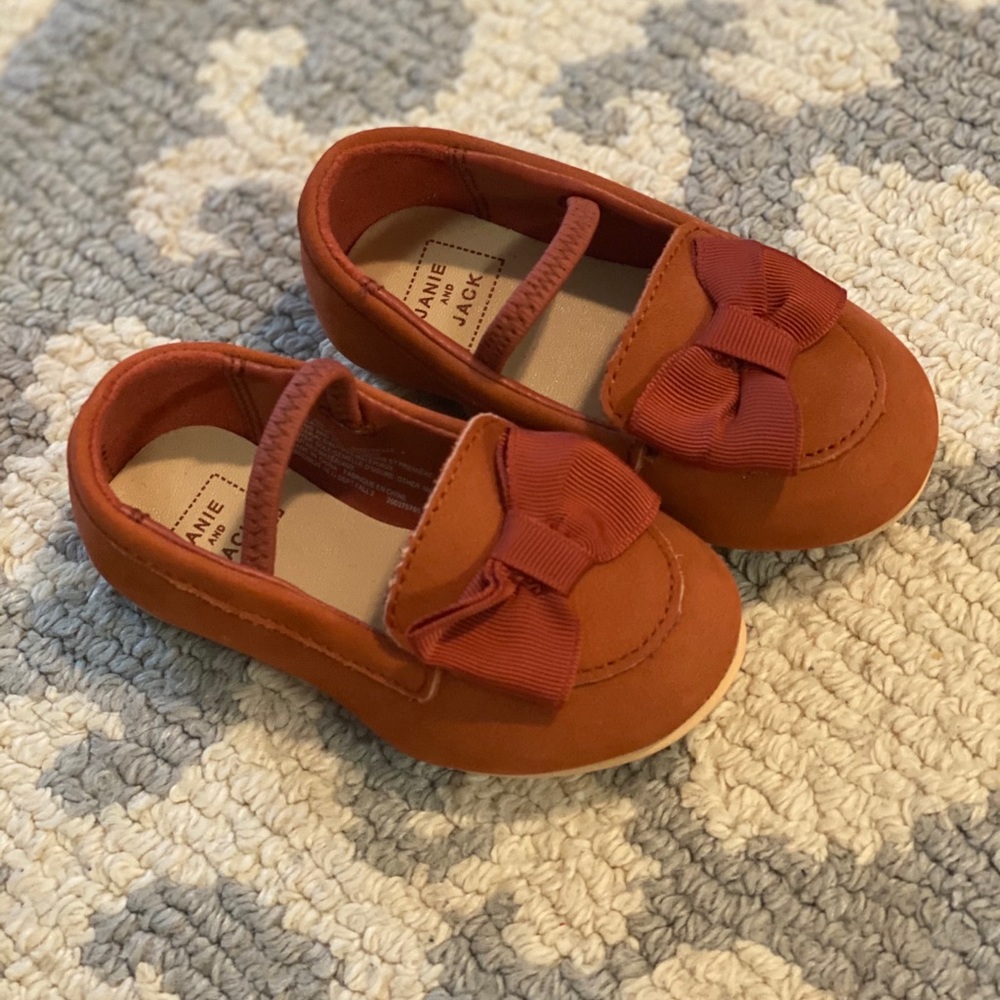 BRAND NEW Janie and Jack size 4 baby shoes.